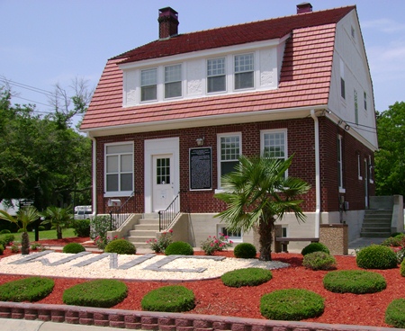 Superintendent's lodge at Wilmington National Cemetery.